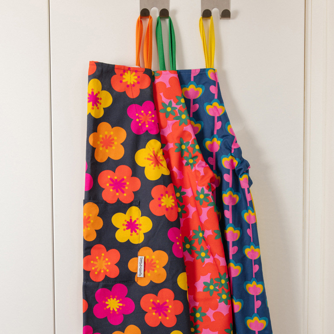 FLOWER FIELD - Bright and colourful apron