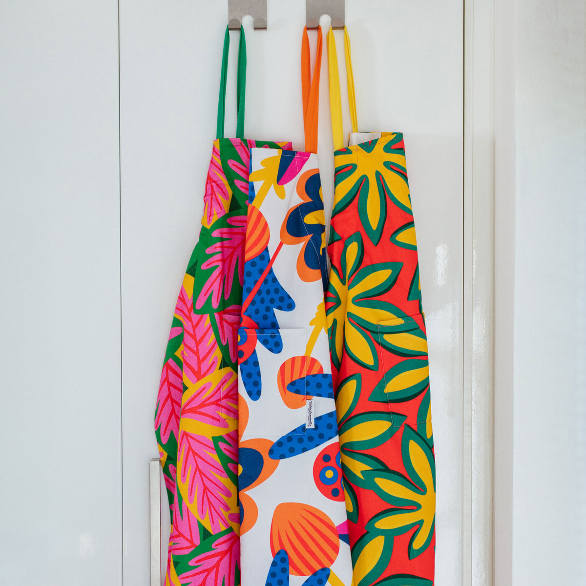 ARALIA LEAVES - Bright and colourful apron