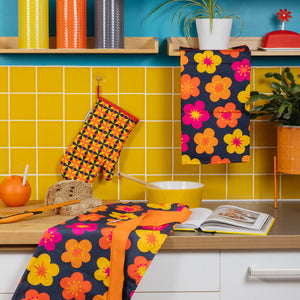 KITCHEN TEXTILES SET - Colourful apron, oven glove and tea towel set