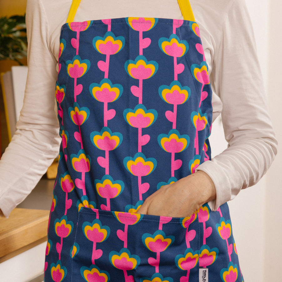 KITCHEN TEXTILES SET - Colourful apron, oven glove and tea towel set