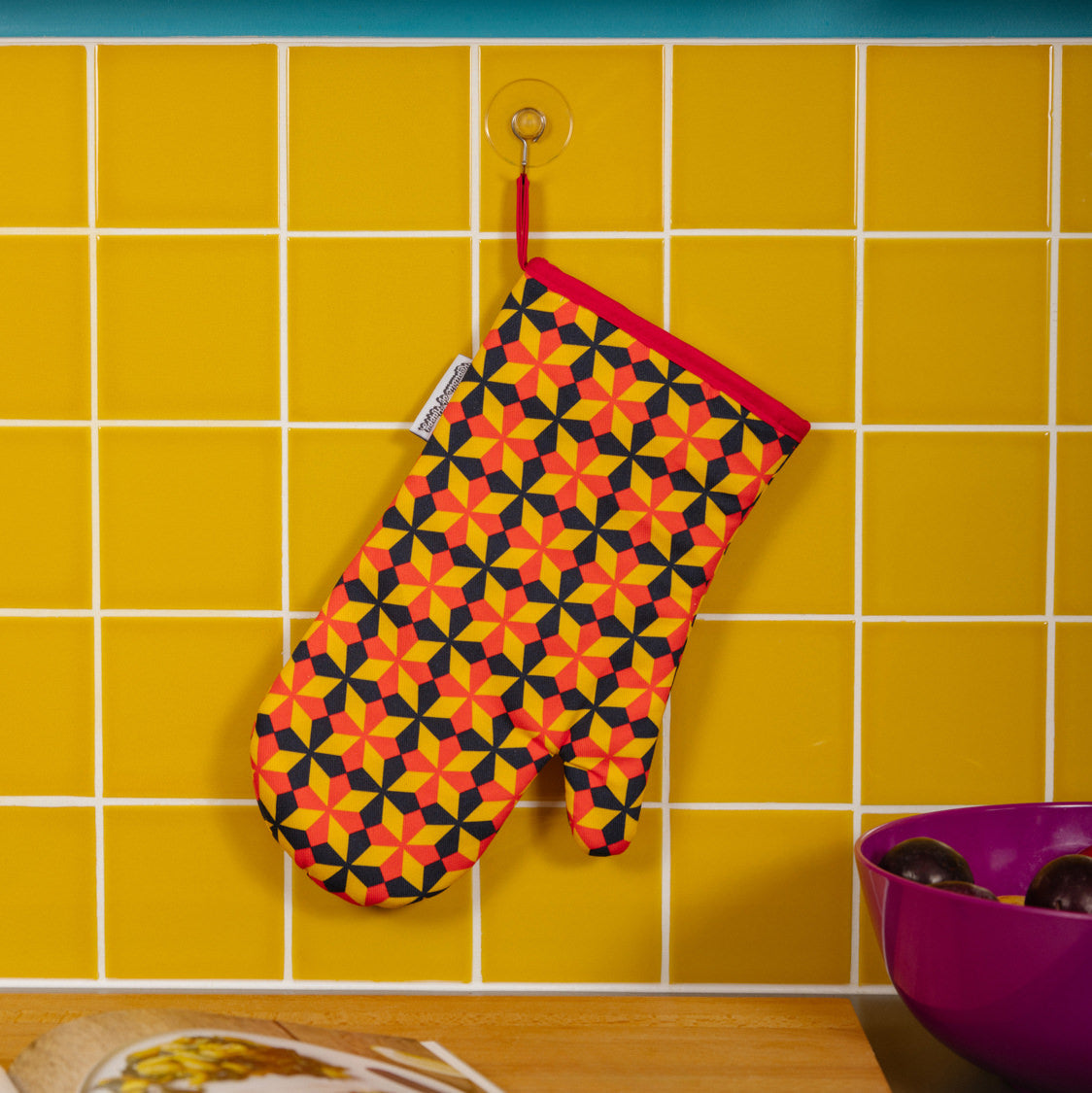 OVERSIZED FLOWERS - Single oven glove with colourful geometric pattern